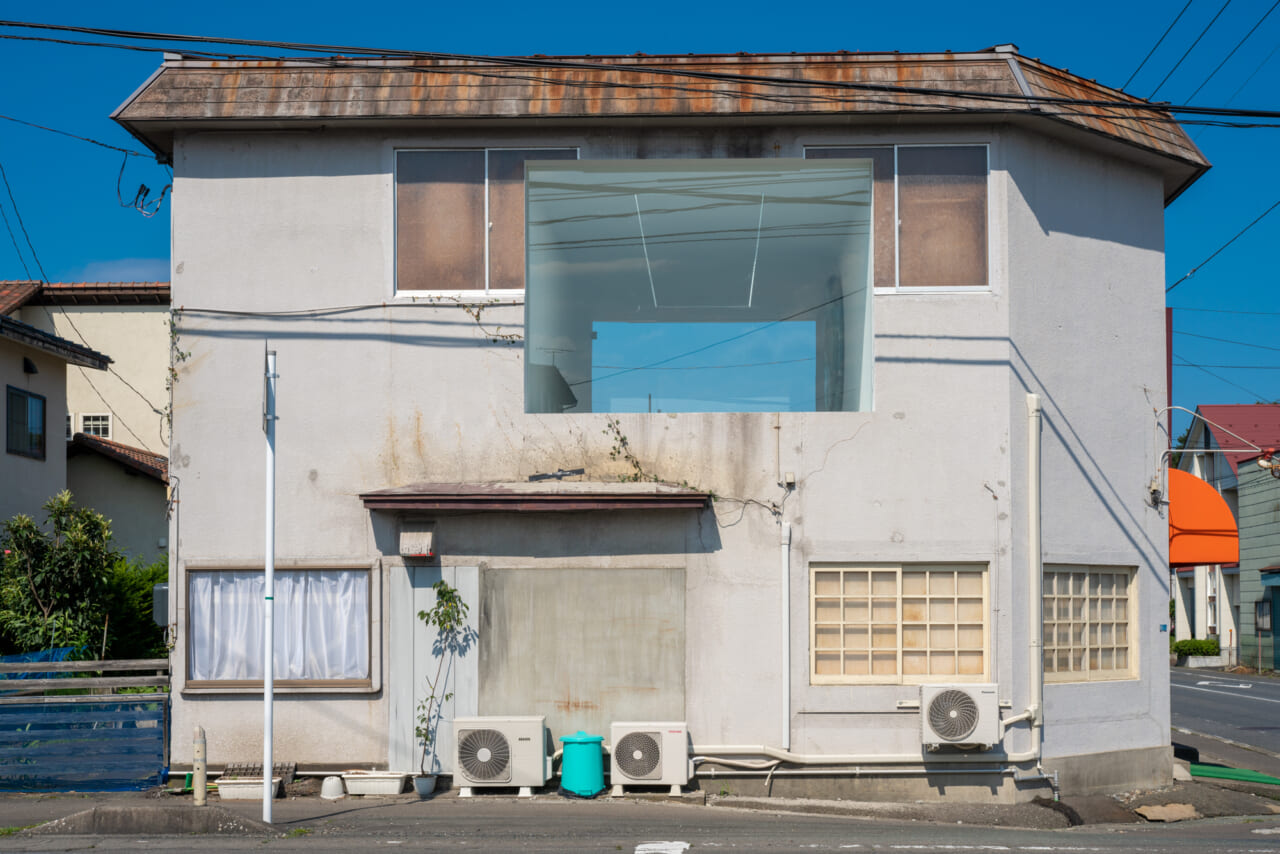 タイトル：space
制作：2020年
十和田市現代美術館「インター + プレイ」展　参加作品／

space
Year: 2020
 Inter+Play, Towada Art Center／

PHOTO：
小山田邦哉／

Photo：
Kuniya Oyamada