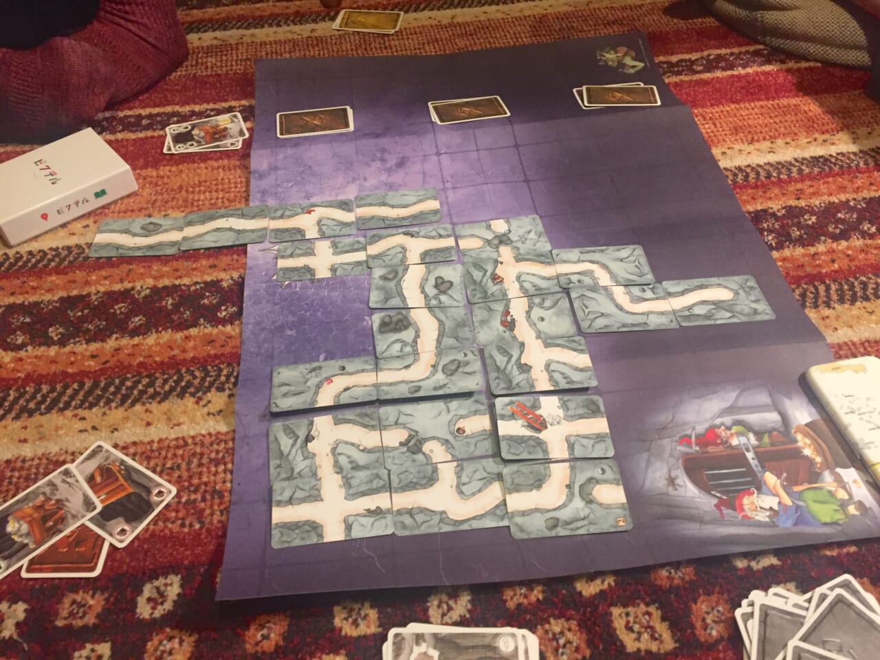 ▲ひぐが12位に入賞して手に入れた「プレイマット」。
マットがなくても遊べますが、あると、断然遊ひやすくなります。
（もともとの商品には付属されていません）