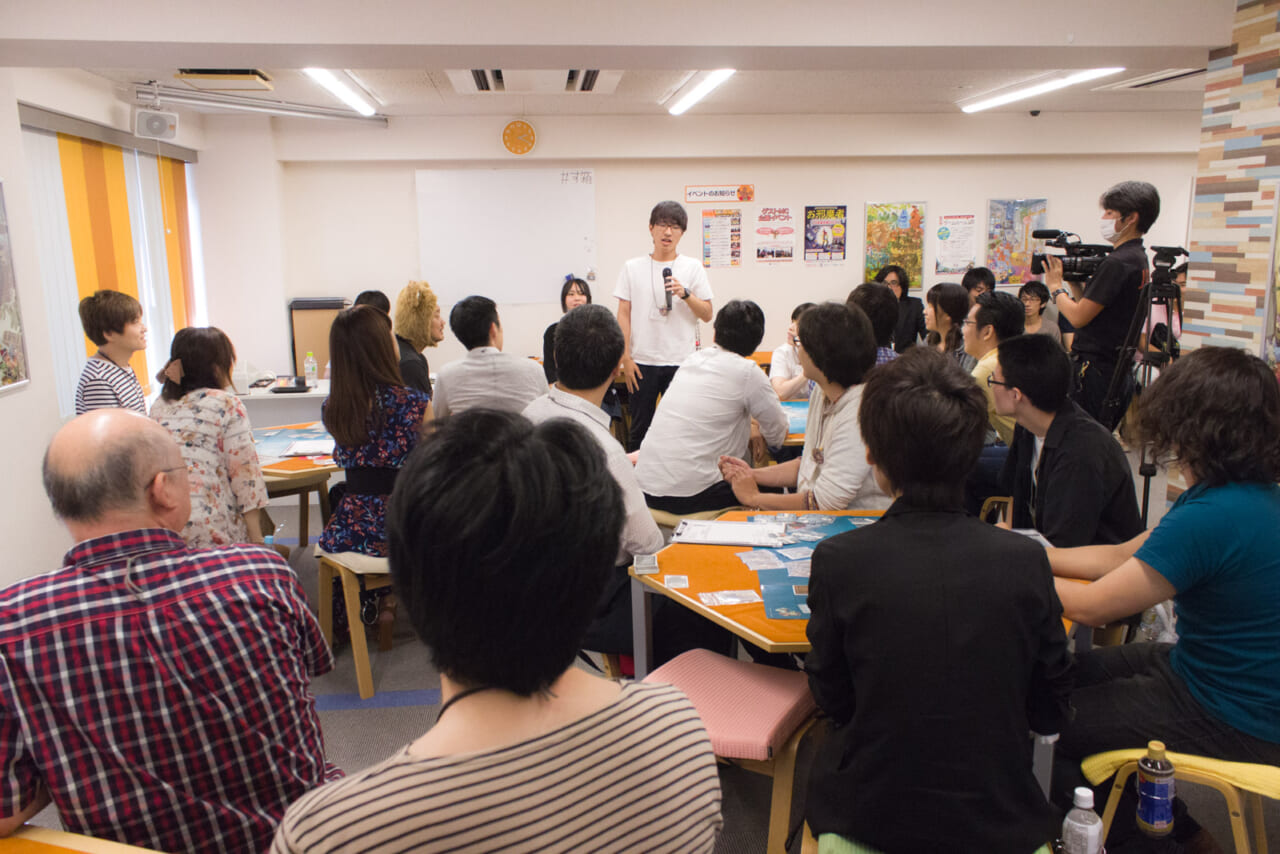 ▲一人ずつ自己紹介をし、日本大会がはじまります。
この日はローカルテレビの放送も入っていました。