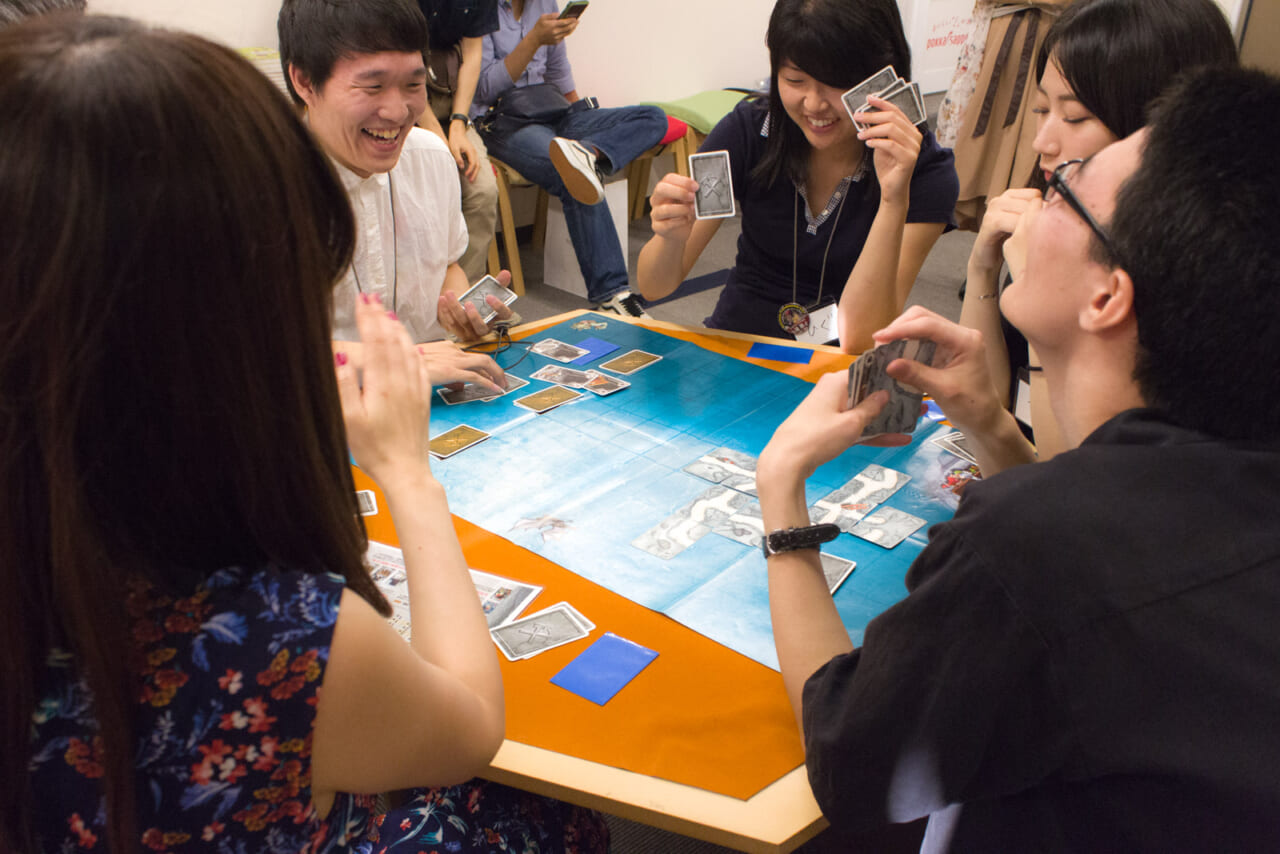 ▲予選は毎回テーブルを変え、３回行われる。
このように楽しそうな瞬間もあれば‥‥