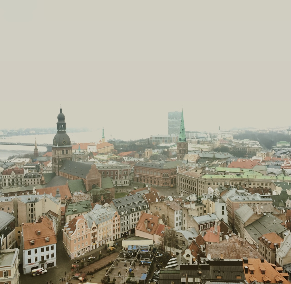 ▲曇っているけれど、雰囲気がとてもいい旧市街。