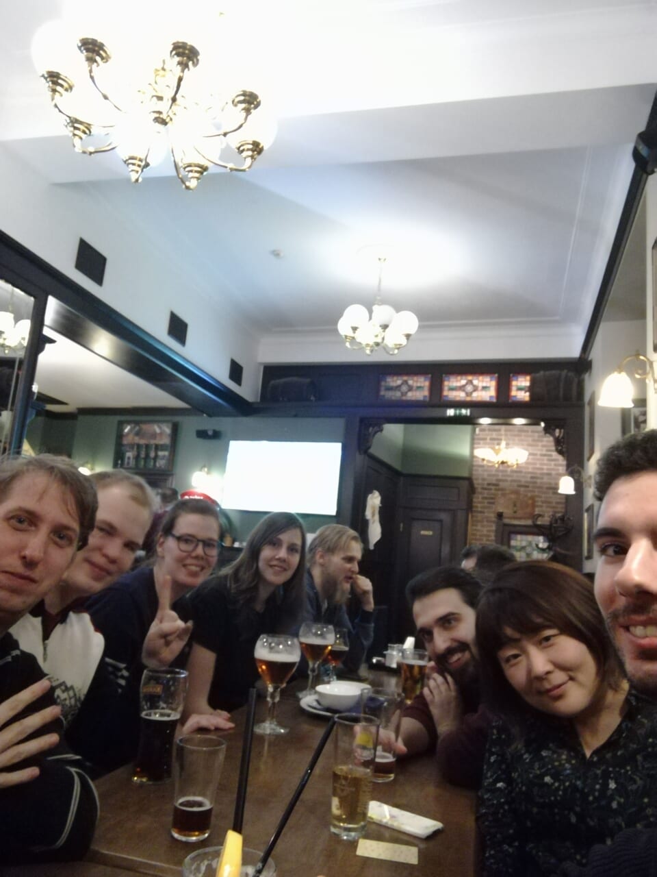 ▲左側は主に北欧諸国のみなさん。
右側はギリシャ人のみなさん。