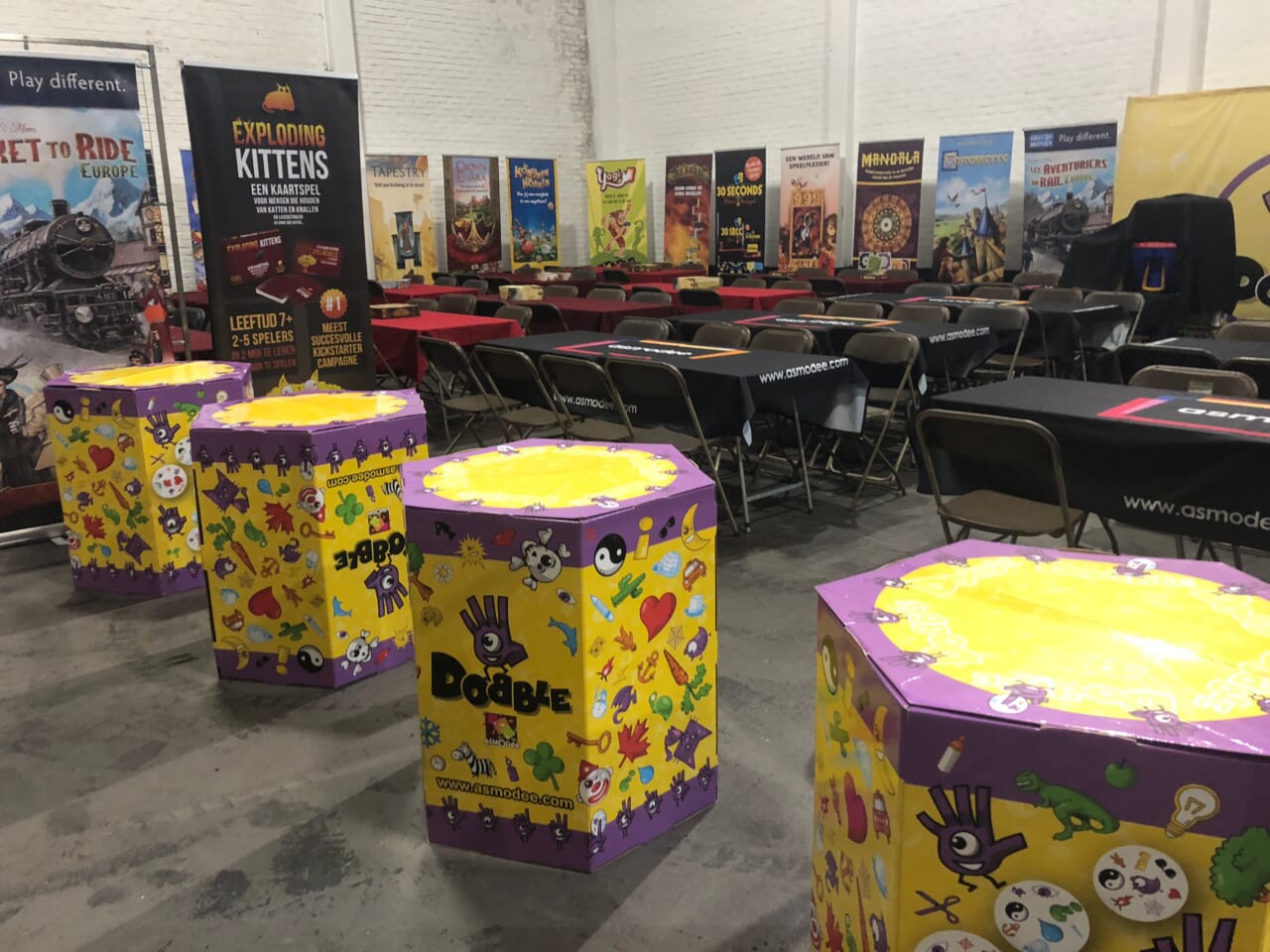 ▲会場には、さまざまなゲームの幟が。