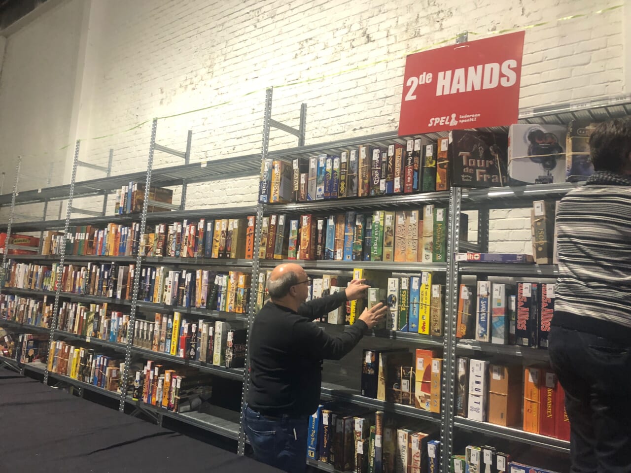 ▲世界中のボードゲームが並びます。