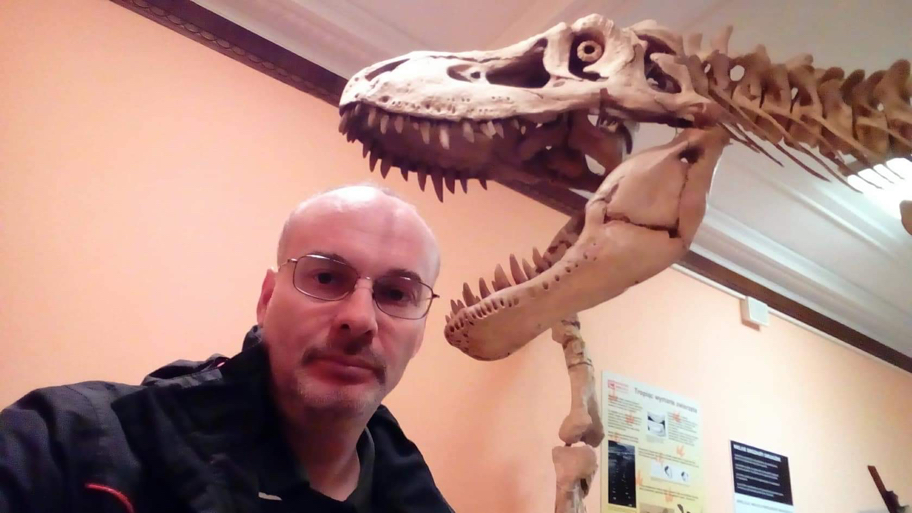 ▲親切なギリシャ人のヤニスさん。ワルシャワの博物館にて。
本業はドイツの大学で、マンモスなど古生物を研究している教授です。
