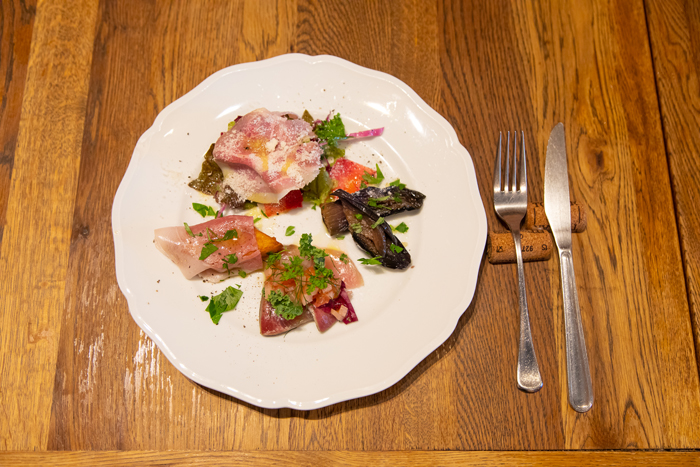 ▲メインのパスタの前に、しっかり前菜もいただきます。