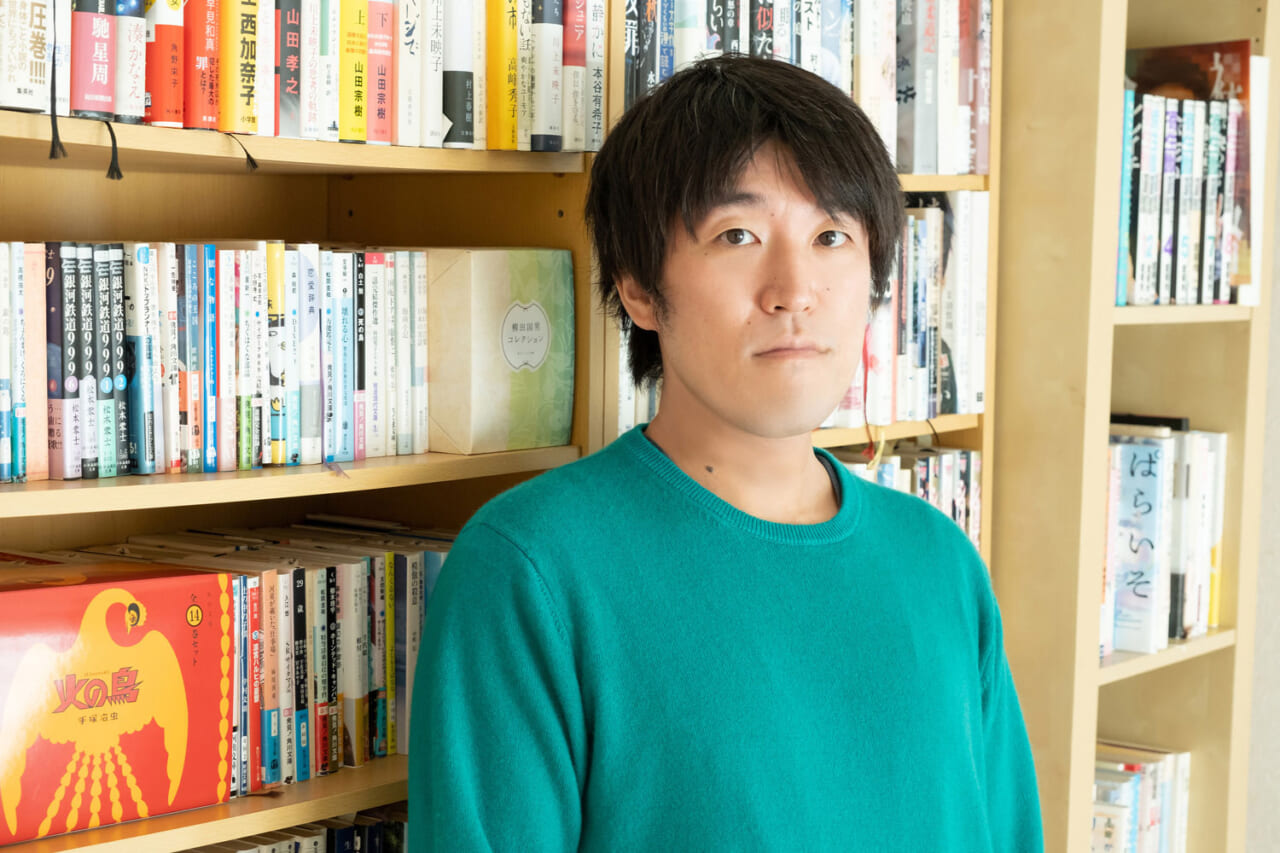 身長：164cm
着用アイテム： Classic Cashmere Modern Fit （Emerald Green）
