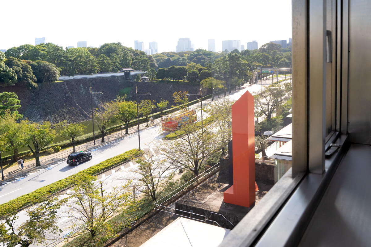 レストラン横のイサム・ノグチの作品