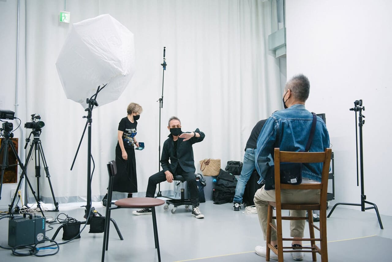 ▲雑談をしながら構図やライティングなどをチェック。そうこうしているうちに‥‥。