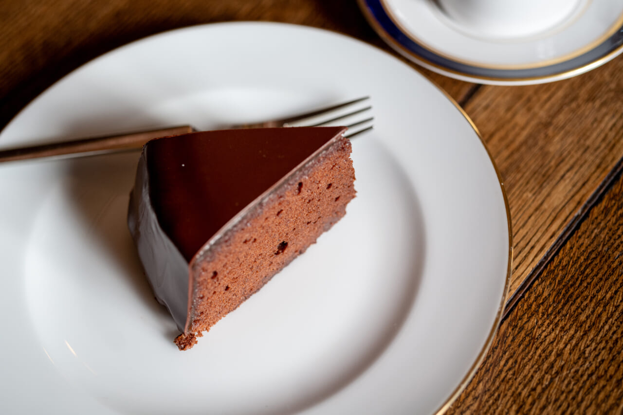 ▲生地はふわふわしっとり。間に挟んだあんずミックスジャムが 
アクセントになって、いくらでも食べられます。