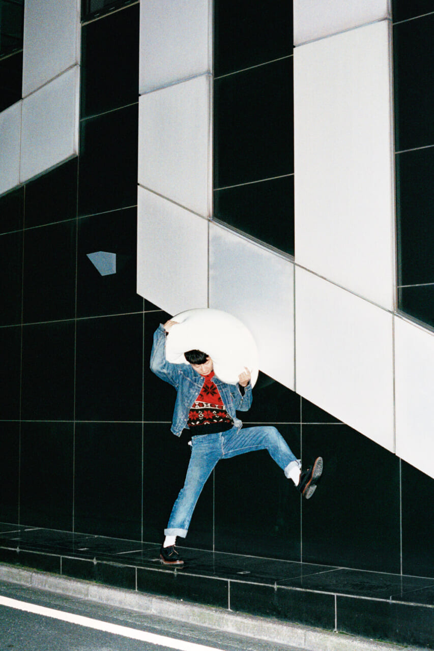 星野源『YELLOW MAGAZINE 2016-2017』
表紙（2017）