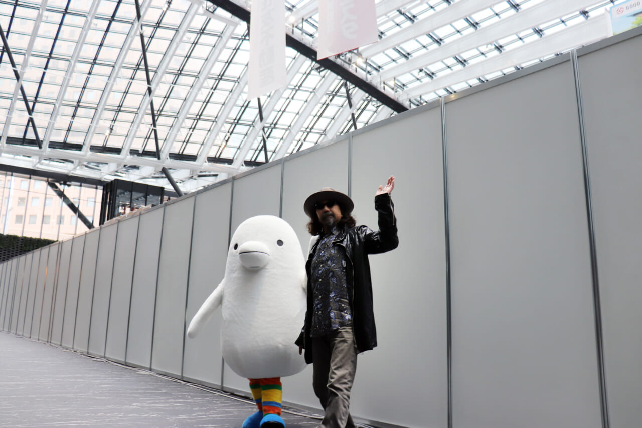 ▲三角広場のこのあたりから、コロナ画が見られる予定です。