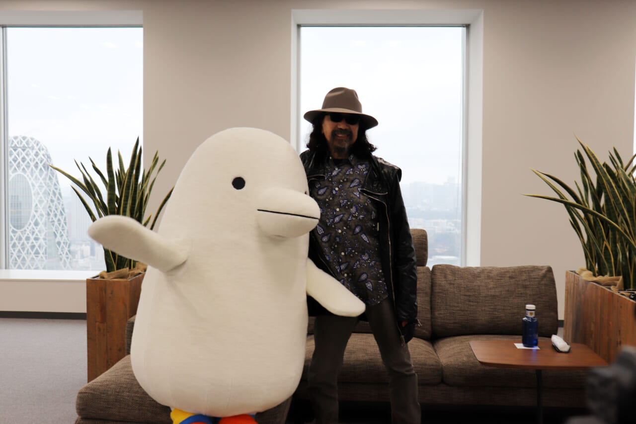 ▲肩を組んでいるのですが、それがよく伝わらない、みうらさんとトリドリちゃん。