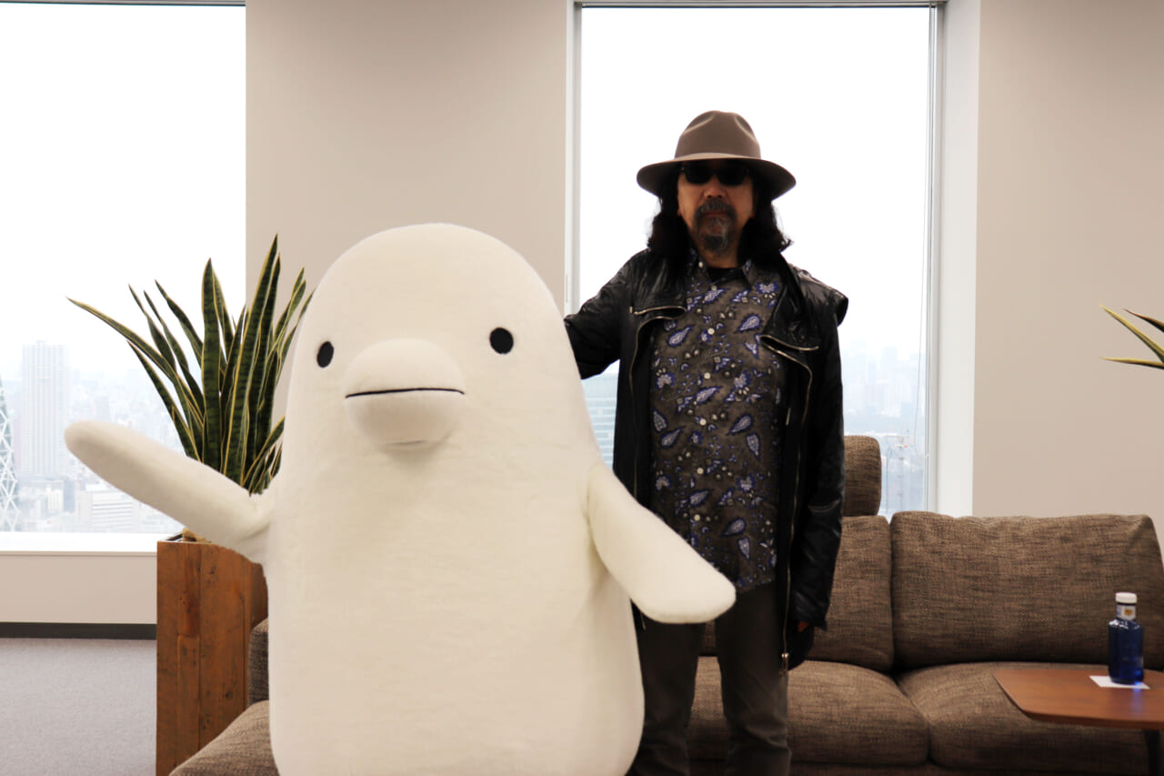 ▲「ほぼトリドリ」とのツーショット。ちょっと似てる。