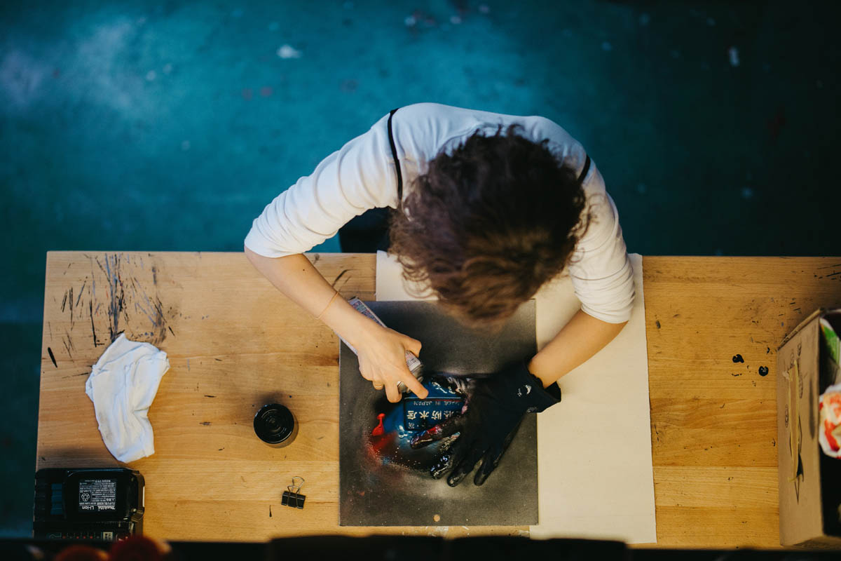 ▲工場では職人さんが作業をされていました。