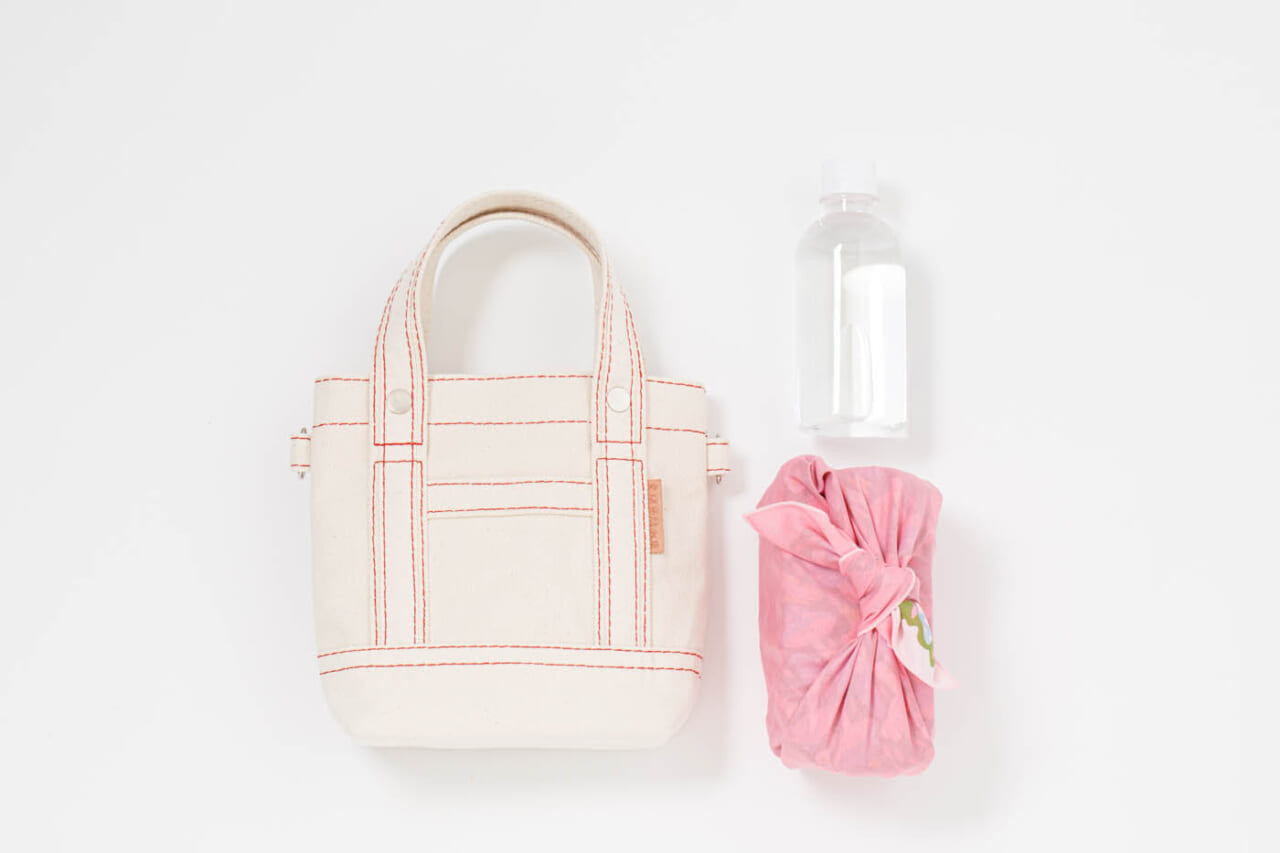 ▲ペットボトル（350ml）、お弁当箱
※500mlペットボトルは、上のキャップの部分がギリギリ潜れる大きさです。