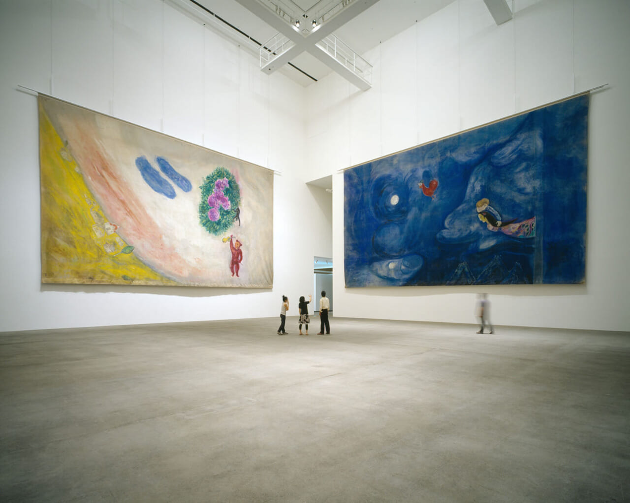 マルク・シャガール　バレエ『アレコ』のための背景画
第１幕《月光のアレコとゼンフィラ》（右）、
第２幕《カーニヴァル》（左）、1942年
© ADAGP, Paris & JASPAR, Tokyo, 2022, Chagall®   G2896