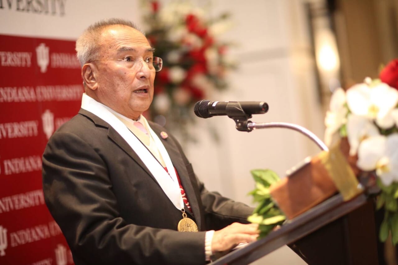 「物語り編」の主人公、クンチャイさん
（2016年、母校のインディアナ大学での講演時のもの）