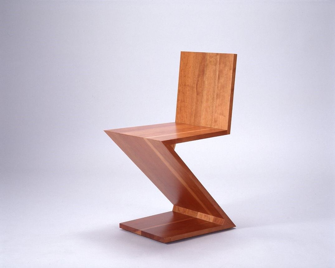 ヘリット・トマス・リートフェルト　《ジグザグ》　デザイン1934年　製造：1990年代　富山県美術館蔵