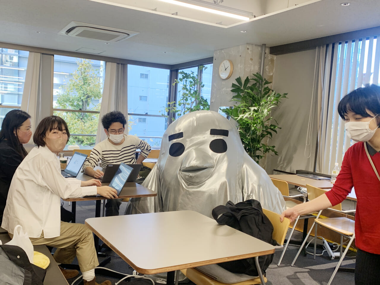 ▲わかってると思うけど、まんなかの銀色の鳥がシジュだよ。