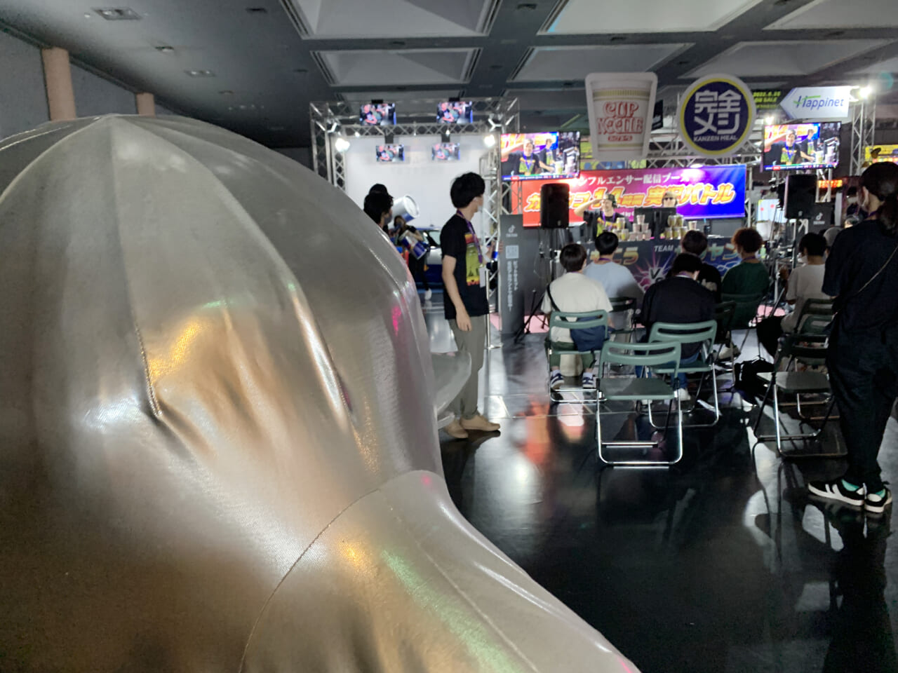 ▲みなさんの熱気に圧倒されるシジュだジュ。