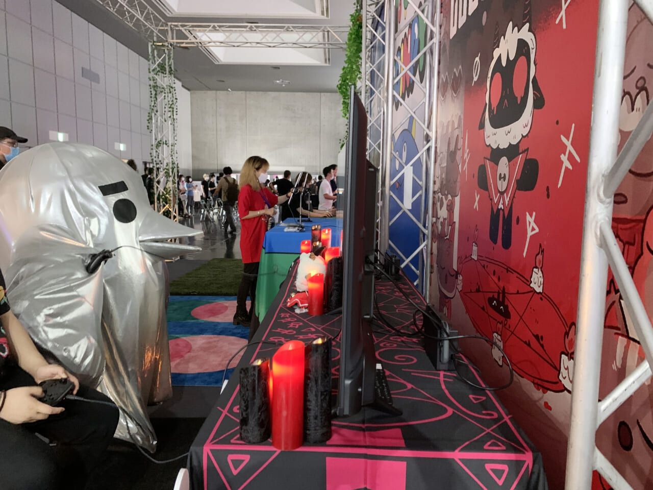 ▲シジュもゲームをしてみたよ。コントローラー持ってるの、わかりますか？