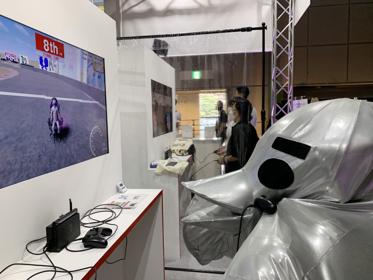 ▲ホッペでコントローラーを激押しするシジュだジュが‥‥。