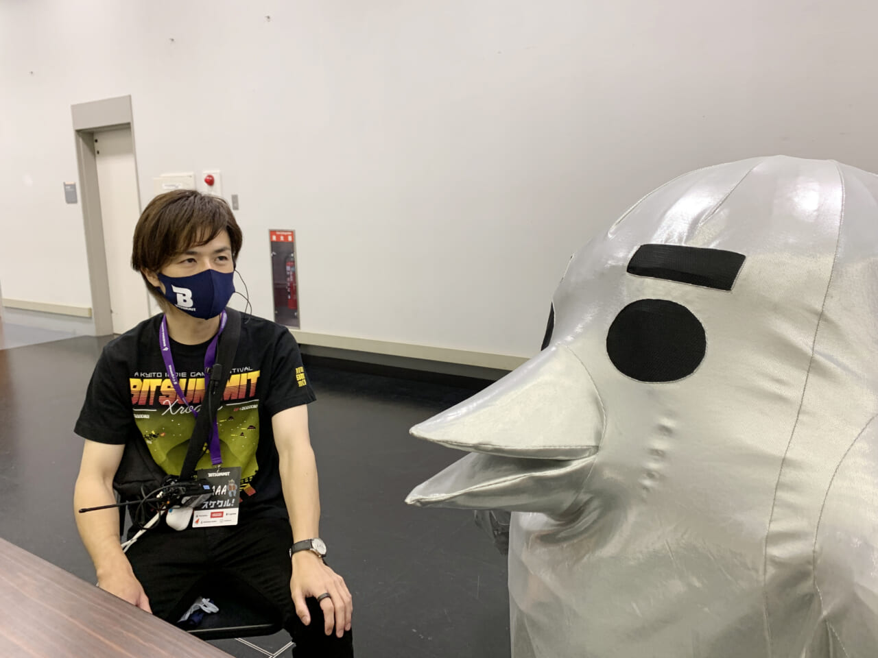 ▲きゅうに自分の経歴について質問され戸惑う村上さんだジュ。