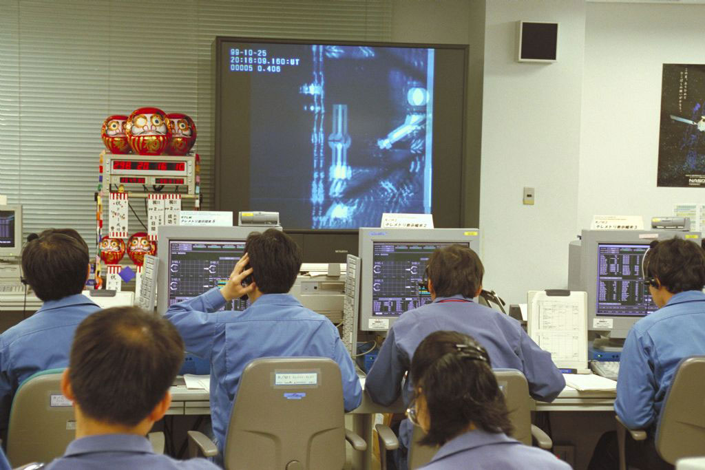 ETS-VIIランデブドッキング実験©JAXA