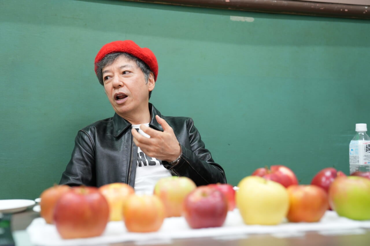 ▲医者の顔と、りんご。