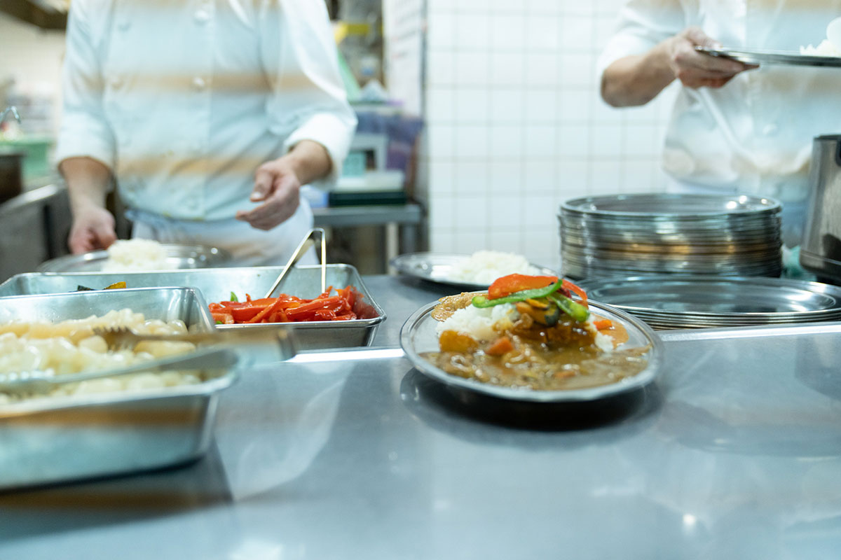 ▲ポークカレーとバターチキンカレーのあいがけにしてもらいました！