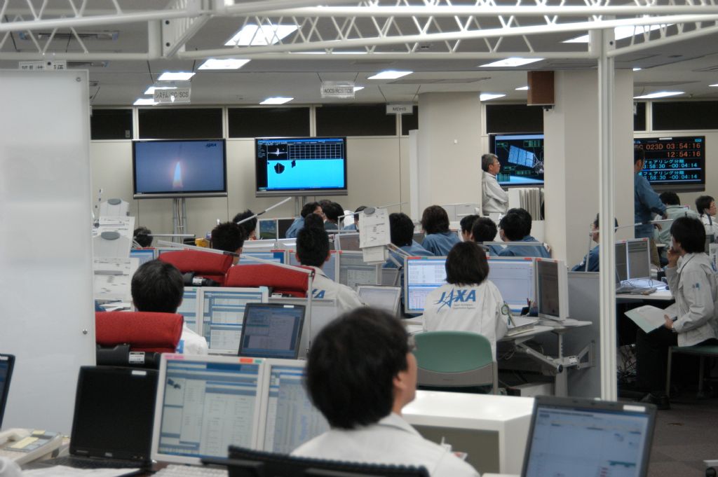 H-IIAロケット15号機　「いぶき」（GOSAT）打ち上げ時の追跡運用室の様子 ©JAXA