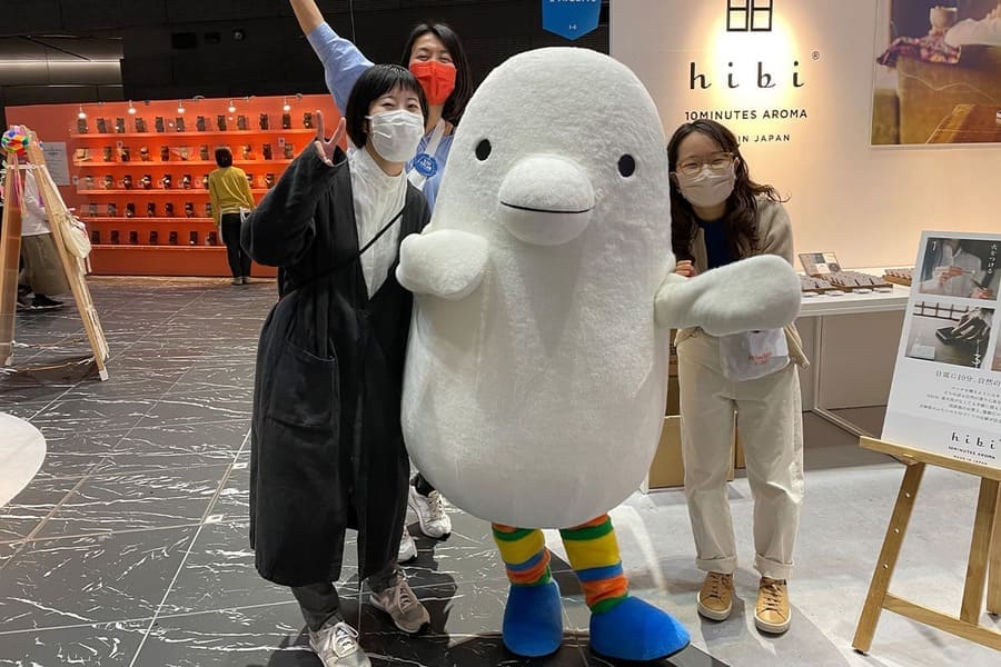 ほぼトリドリ。白い、おおきな、ほぼ鳥状態の、ほぼトリドリです。