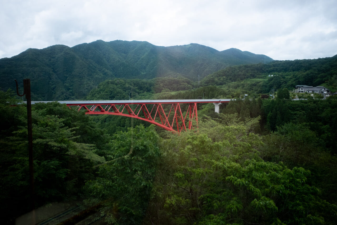 ▲圧巻のスケール。これが三井野原大橋です。