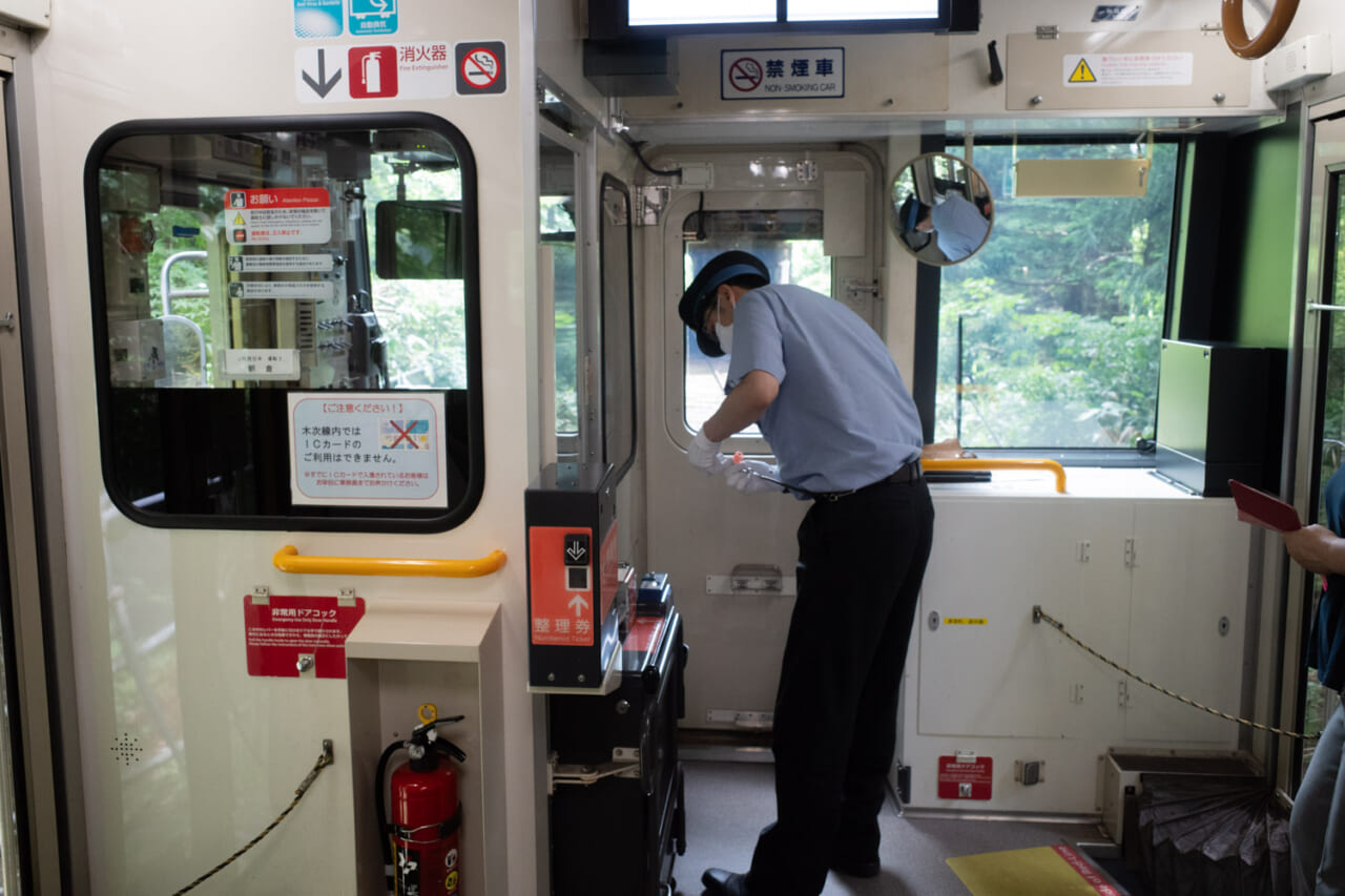 ▲後ろ側にも運転席がありました。今度はこっちが前になります。