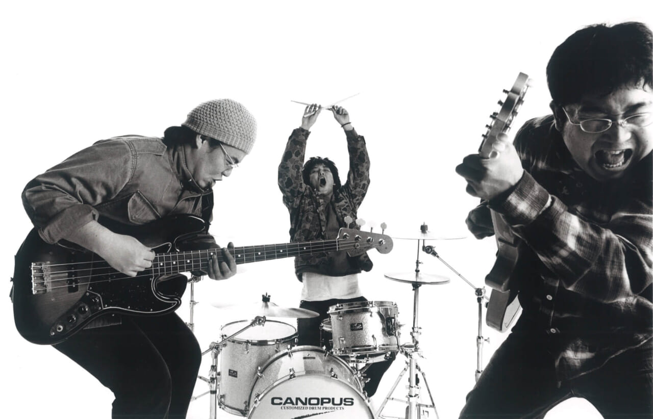 平間至 《サンボマスター》 CD「サンボマスターは君に語りかける」 2005年 ©Itaru Hirama