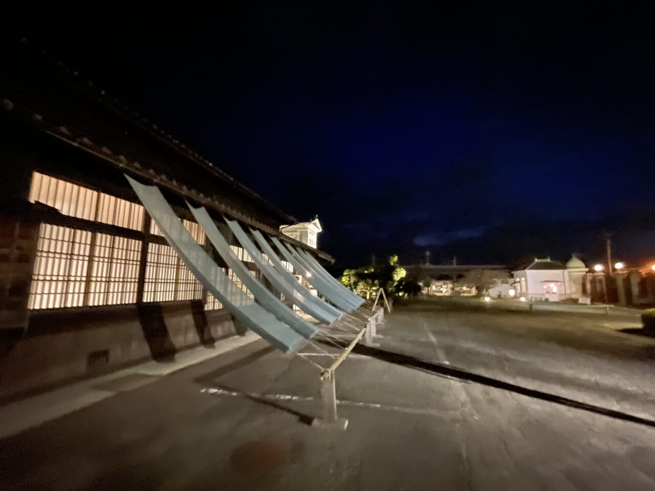 柳川では「柳川藩主立花邸 御花」に、ご縁をいただいてお泊まり。日本で唯一の泊まれる国指定名勝。お部屋からの景色も見渡す限り400年前。タイムスリップしたような時間を過ごしました。