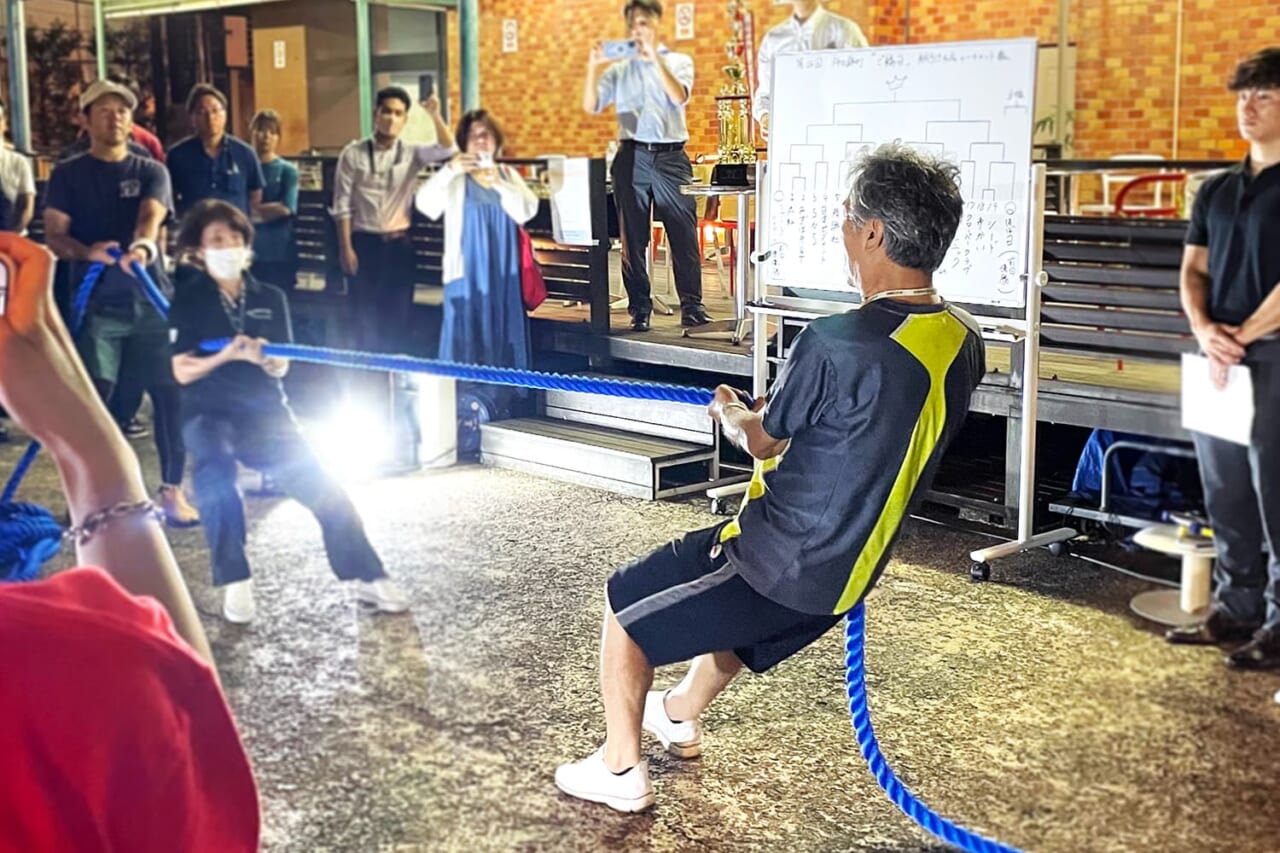 こっちが「正面向き」です。体の重さを十分に利用し、つなに力をかけることができます。