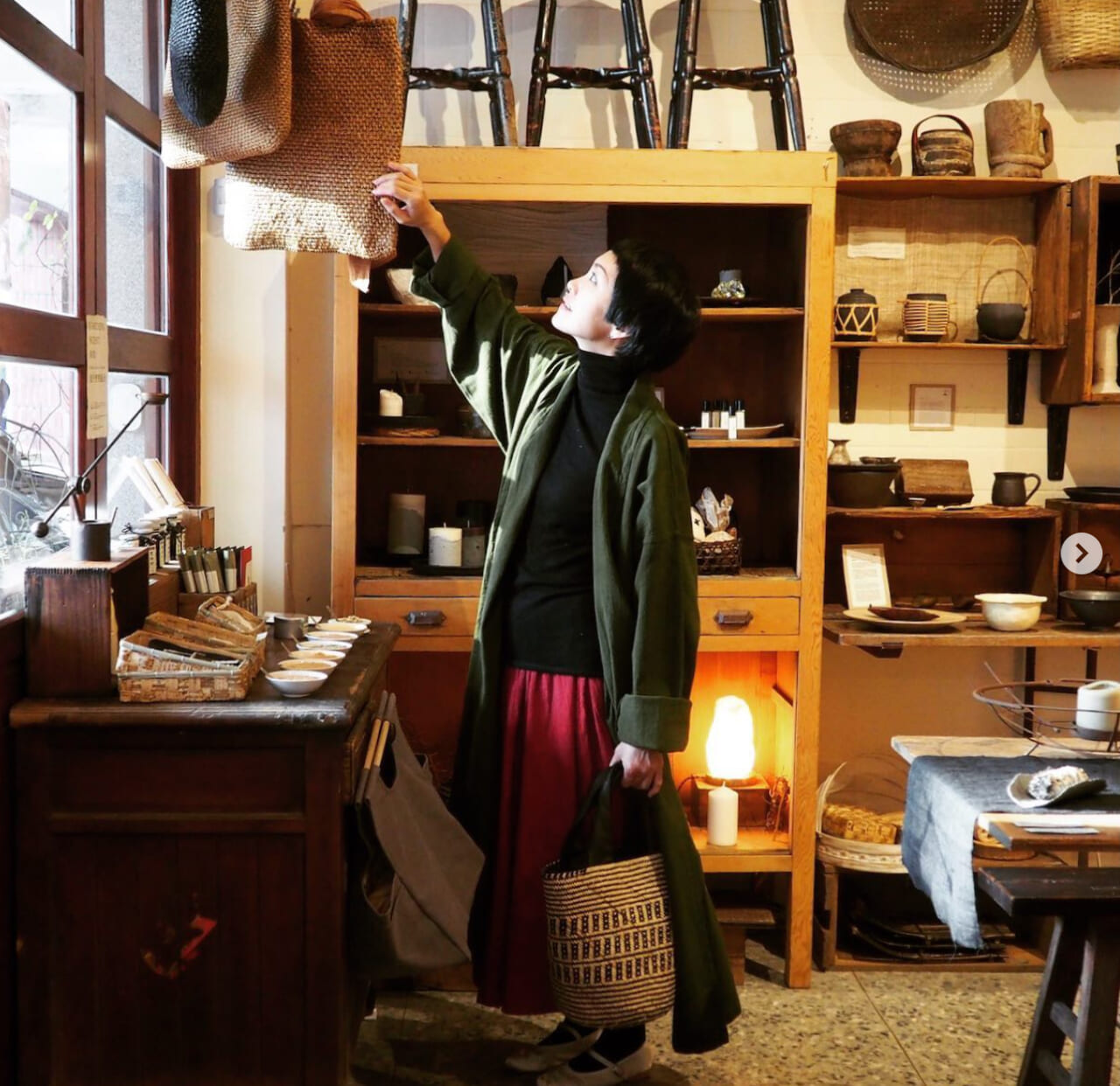 ヂェン先生の服。なるべく捨てるところを少なく、布を無駄にしないように作られた服は、ゆったりと動きやすく、幅ひろい年齢の人たちに愛されています。