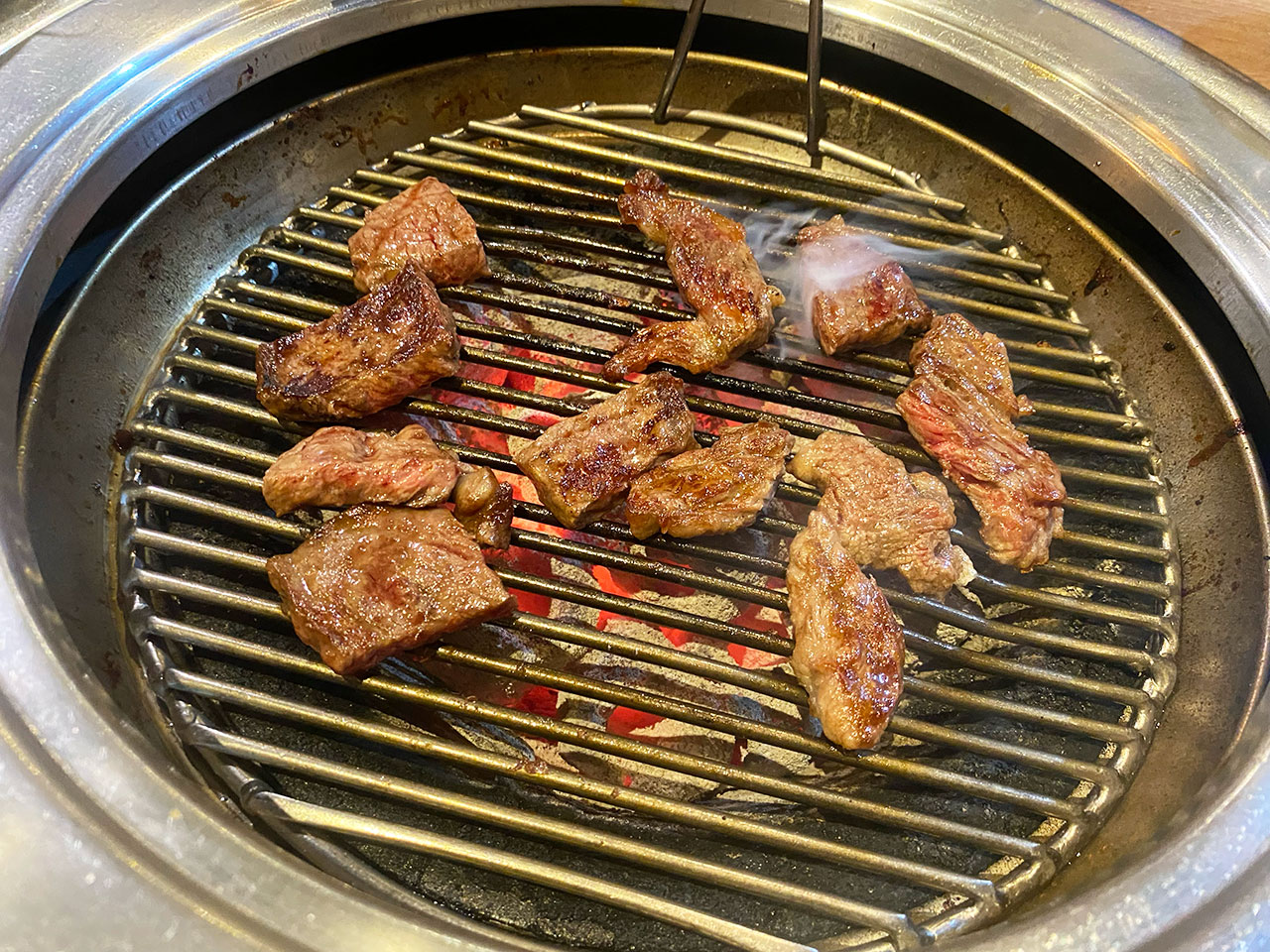 ▲この夜食べたのはトリではなく、牛。それにしても、ほんとにおいしかった。韓牛っておいしいですね。