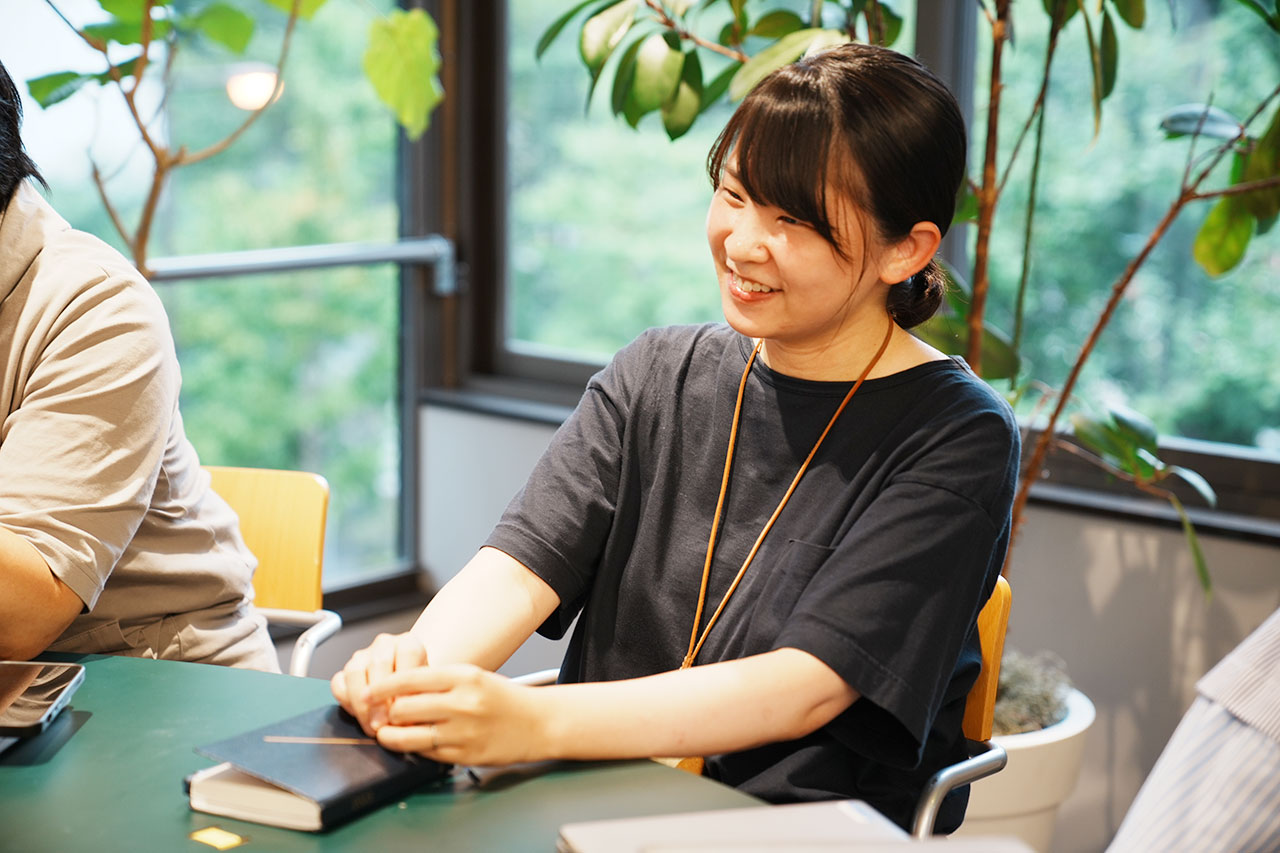 ▲システム部の山縣さん。ECまわりの話題に強い、しっかり者のエンジニア。野球大好き。