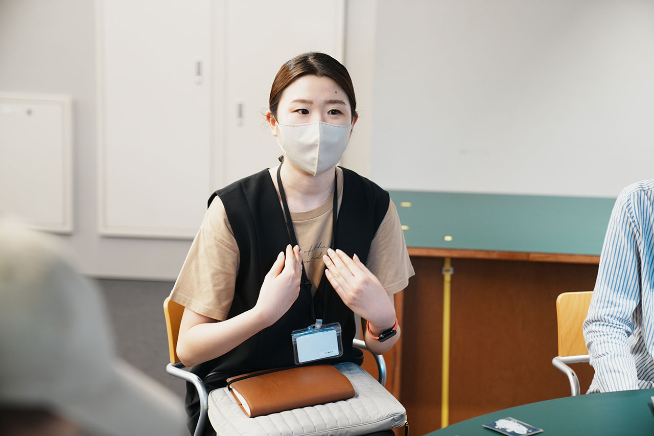 ▲ほぼ日手帳の英語まわり担当、あさこちゃん。のんびりした優しい雰囲気ながら、仕事がめちゃくちゃ早い人。