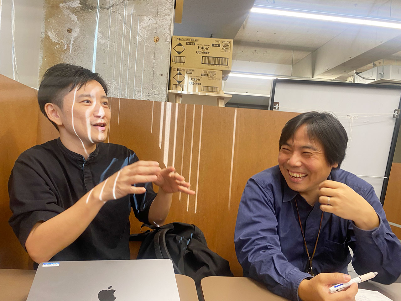 ▲やっぱりちょっと、ブラインドの光が強すぎる。