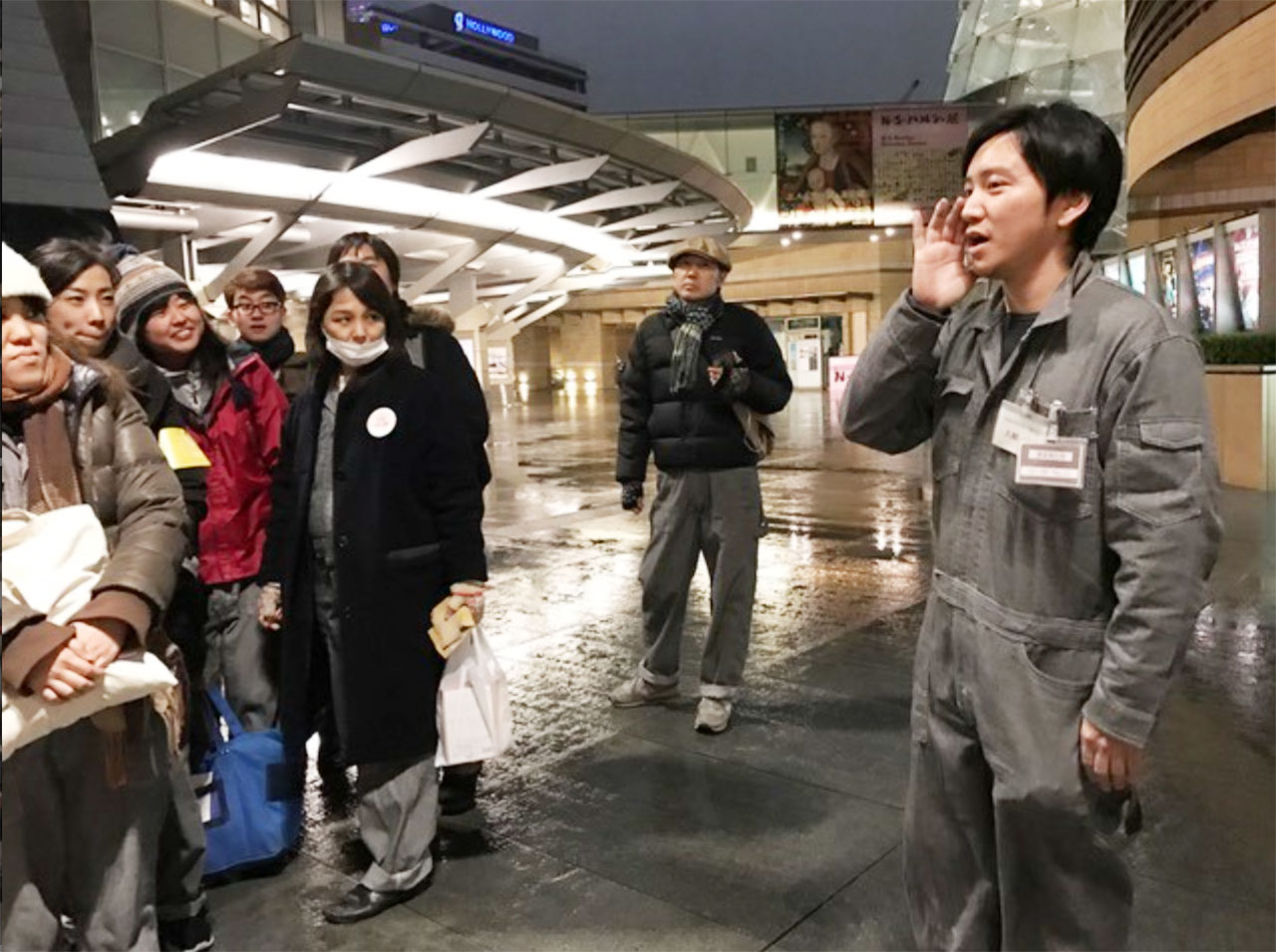 ▲大イベント「生活のたのしみ展」の物流リーダーでもある西田さん。開催日が近づくと社員全員のミーティングで、準備方法についてのわかりやすいプレゼンをするのが恒例。