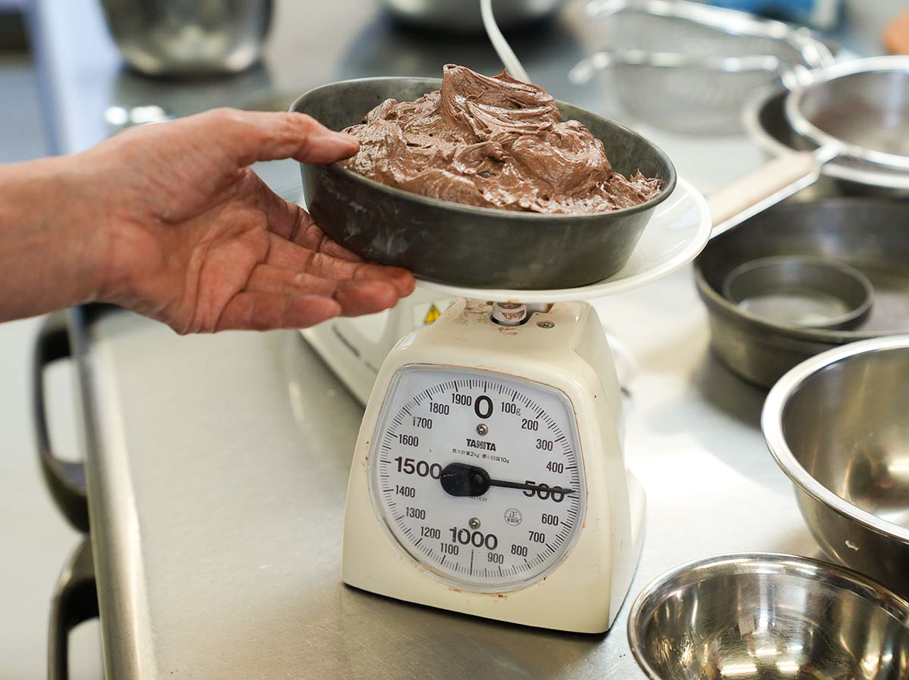 ▲量をばしっと決める金井さん。