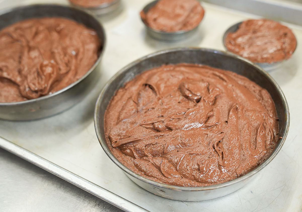 ▲余った生地は、小さい型に。
以前は、このミニサイズもお店で販売していました。