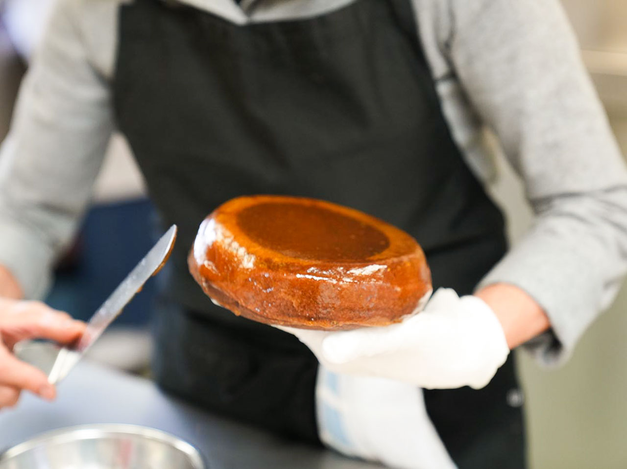 ▲焼いたときに「底」だったほうを上に。