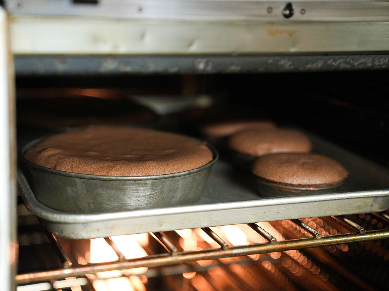 ▲ここで、オーブンからお知らせブザーが鳴り響きます。
生地が焼き上がりました。