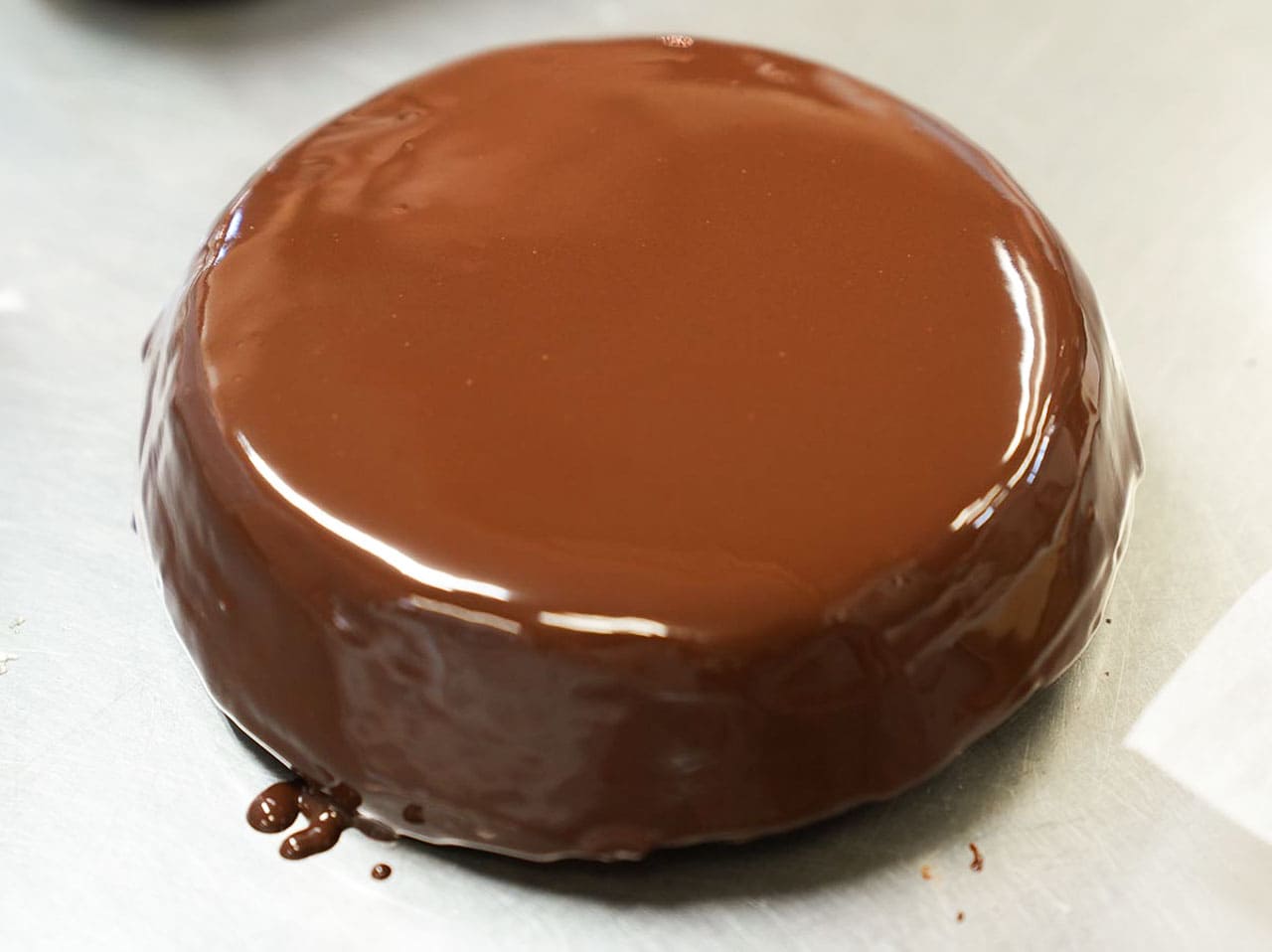 ▲台の上に置くときにも、テクニックが必要です。
それにしても、つやつやで美しい！