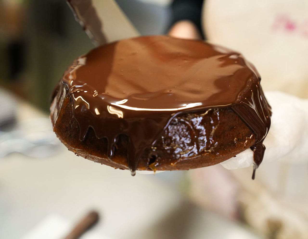 ▲チョコレートが冷えて、側面をきれいに塗る前に
固まりかけてしまった。